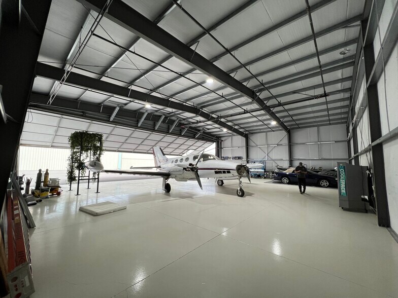 More Photos Of 2730 Airport Dr, North Las Vegas Airplane Hangar For Sale