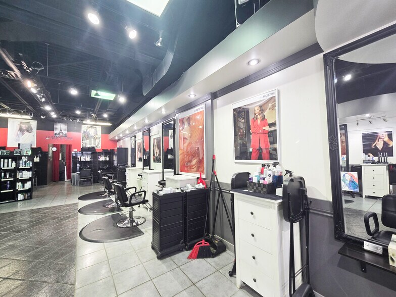 More Photos Of 2701 St Joseph Blvd, Ottawa General Retail For Lease