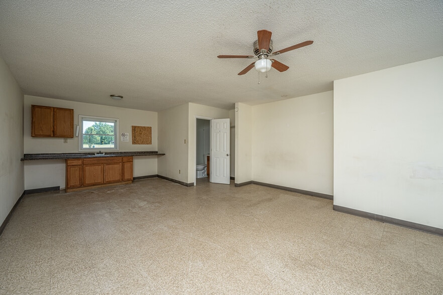 More Photos Of 1058 Edgewater Rd, Pineville Hotel For Sale