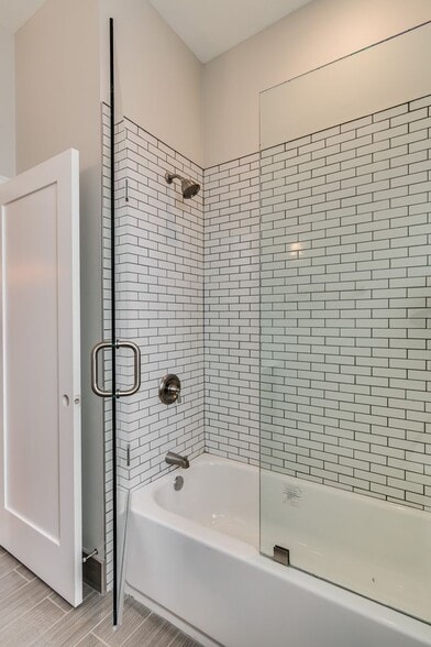 More Photos Of 965 W 18th St, Chicago Apartments For Sale