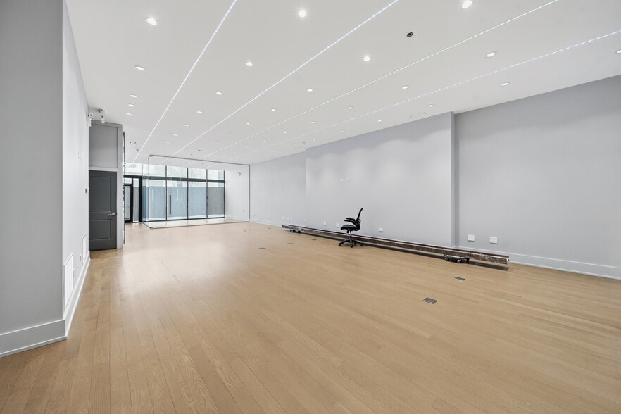 More Photos Of 619 W Randolph St, Chicago Restaurant For Sale