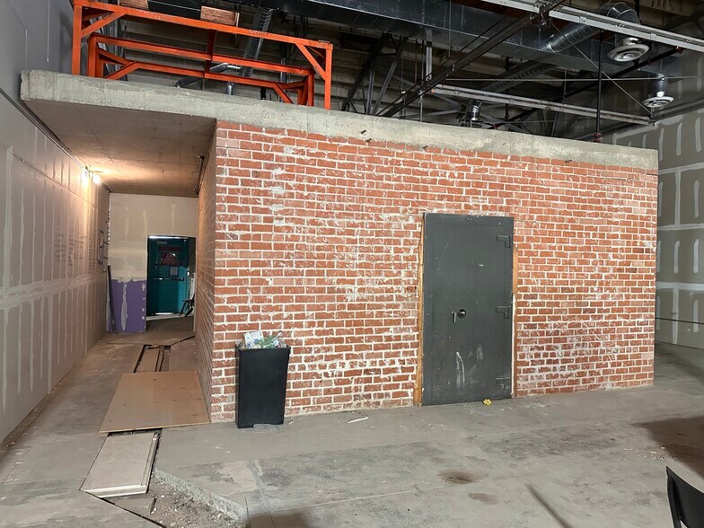 More Photos Of 15-35 E Toole Ave, Tucson Storefront For Lease