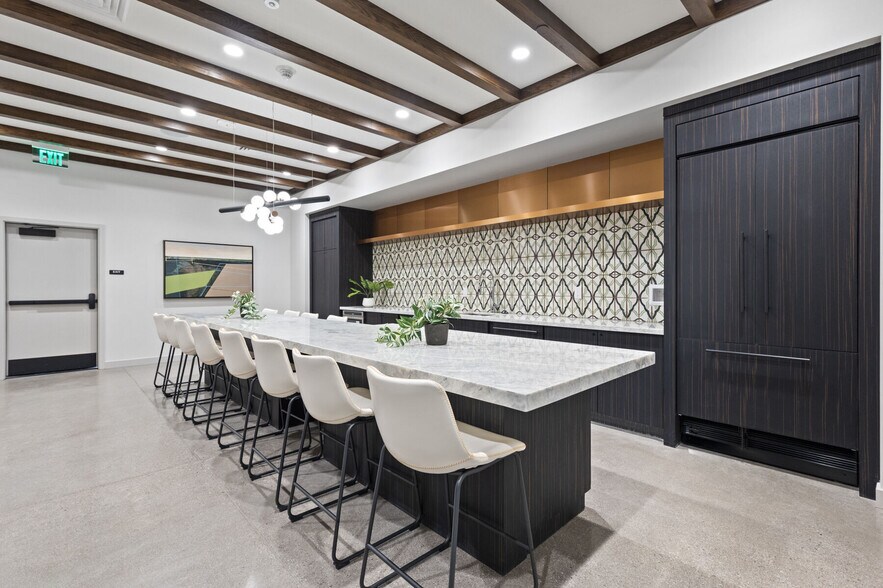 More Photos Of 2040-2060 N Scottsdale Rd, Scottsdale Apartments For Lease