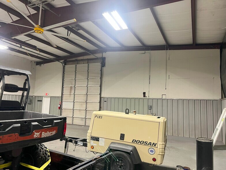 More Photos Of 7322 Almeda Genoa Rd, Houston Warehouse For Lease