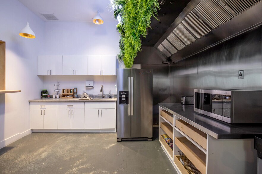 More Photos Of 1345 Howard St, San Francisco Light Distribution For Lease