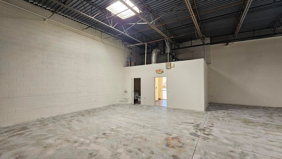 More Photos Of 1060 N Eliseo Felix Jr Way, Avondale Warehouse For Lease
