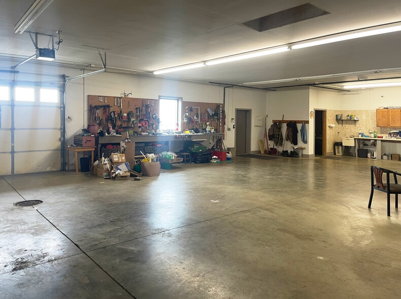 More Photos Of 15675 Morris Industrial Dr, Schoolcraft Industrial For Sale