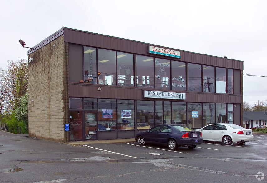 More Photos Of 1201-1205 Fall River Ave, Seekonk Unknown For Lease