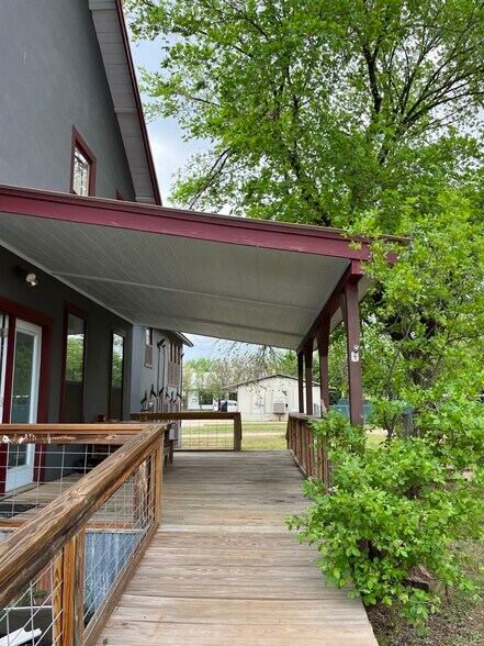 More Photos Of 1600 S Ford St, Llano Storefront Retail Office For Sale
