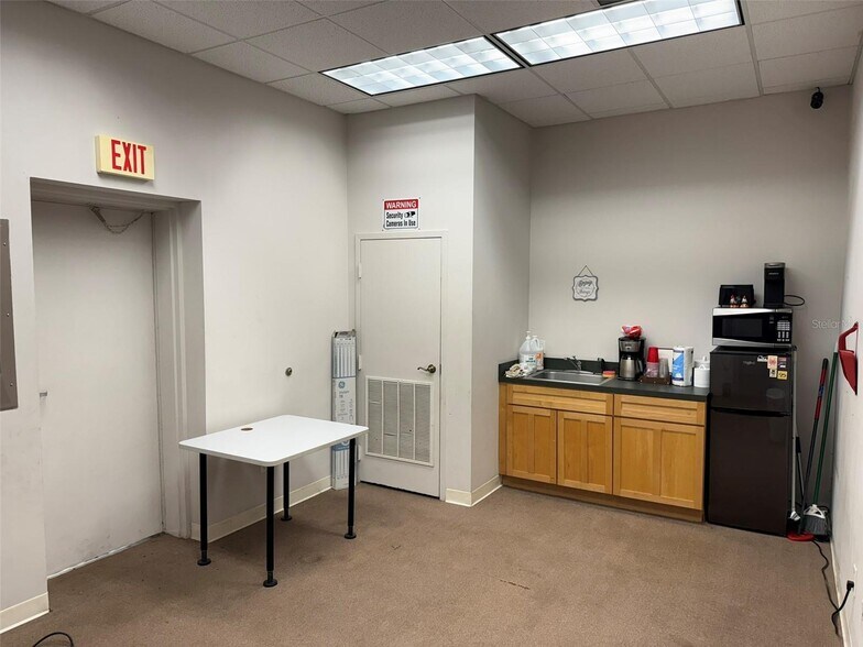 More Photos Of 1917-1927 Passero Ave, Lutz General Retail For Lease