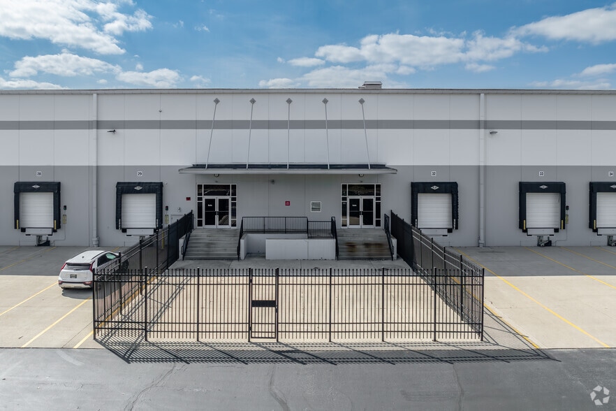 More Photos Of 5920 Green Pointe Dr S, Groveport Warehouse For Lease