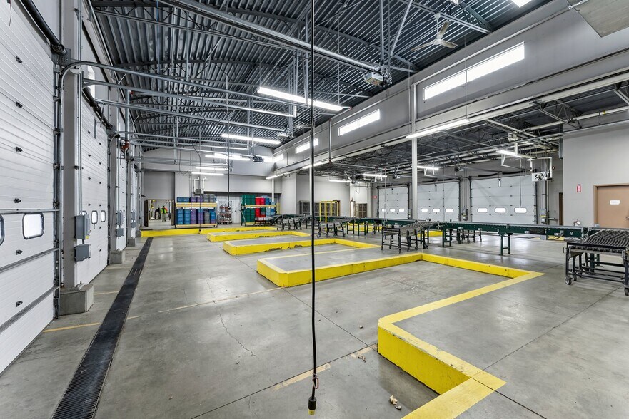 More Photos Of 11180 86th Ave N, Osseo Flex For Sale