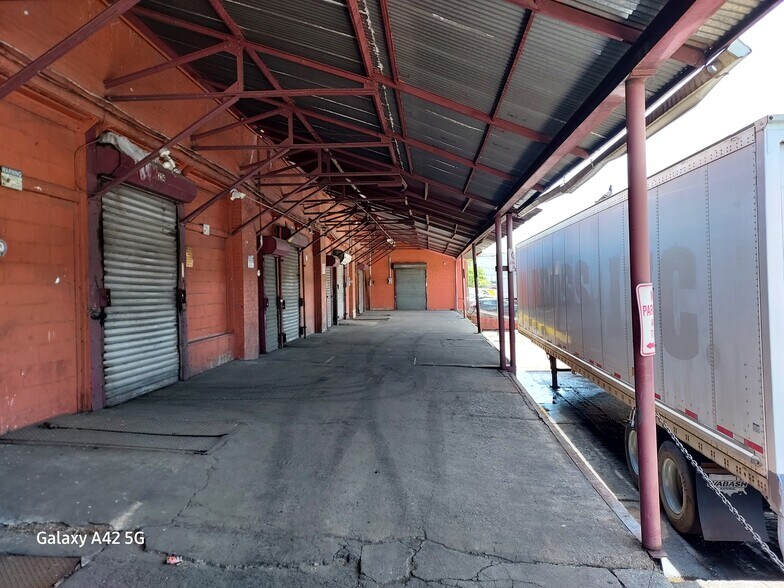 More Photos Of 212-222 Miller St, Newark Refrigeration Cold Storage For Lease