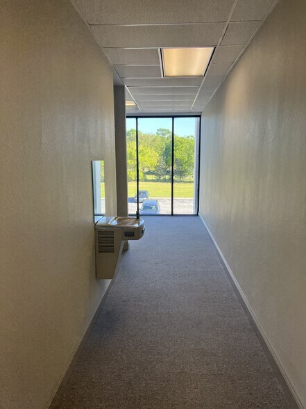 More Photos Of 6501 Arlington Expy, Jacksonville Office For Sale