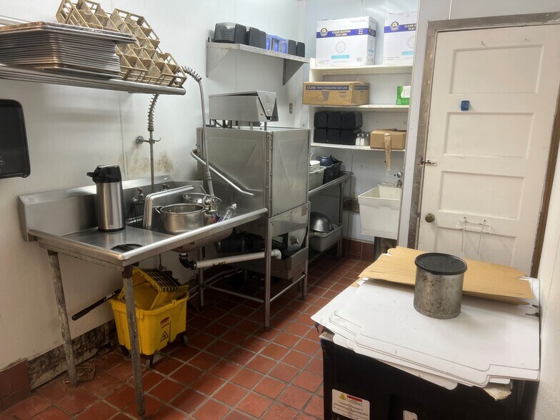 More Photos Of 442 Cherry St, Macon-Bibb Restaurant For Lease