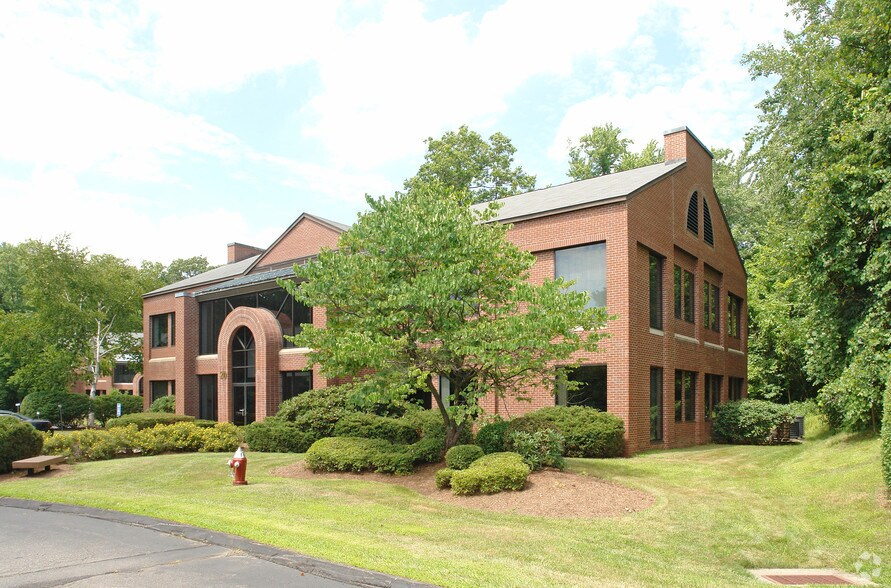 More Photos Of 30 Stanford Dr, Farmington Unknown For Lease