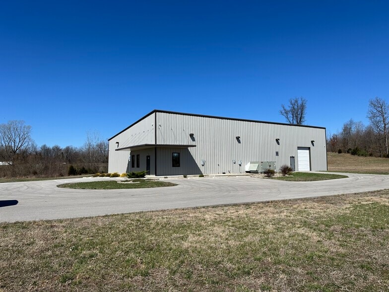 More Photos Of 170 Budco Ln, Elizabethtown Warehouse For Lease