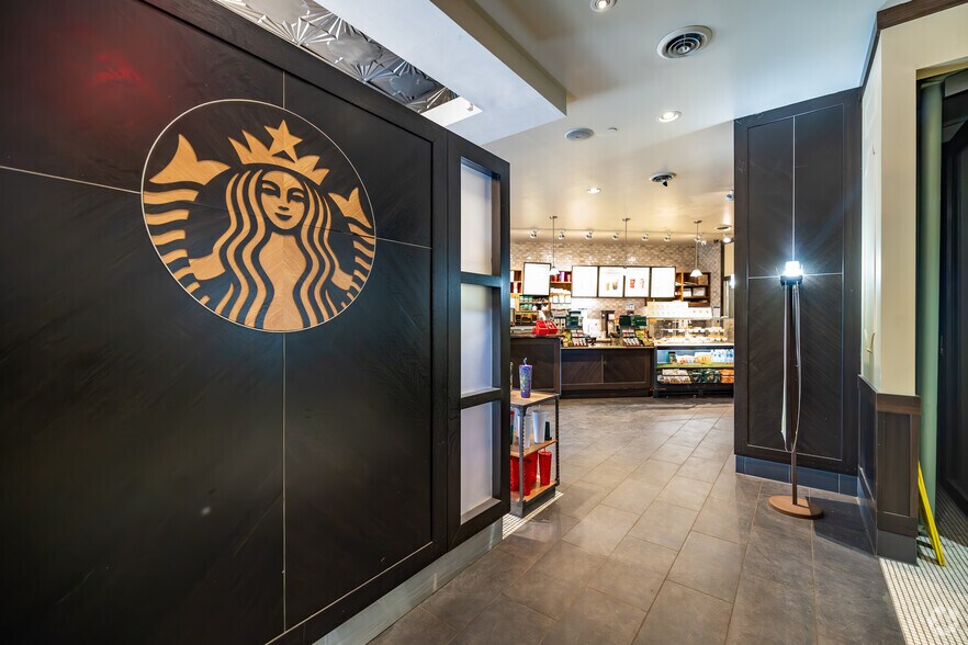 More Photos Of 75 E State St, Columbus Hotel For Sale