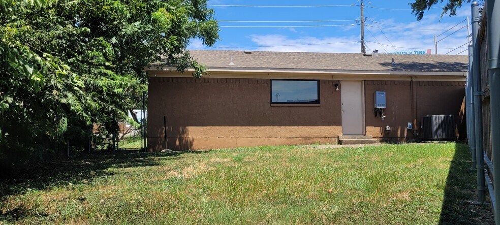 More Photos Of 216 Texas St, Cedar Hill Office For Lease