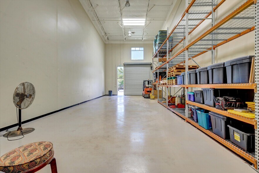 More Photos Of 250 S Pacific St, San Marcos Flex For Lease