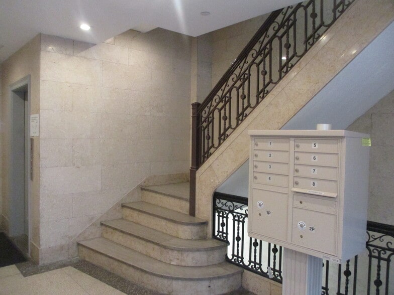 More Photos Of 90-34 161st St, Jamaica Office For Lease