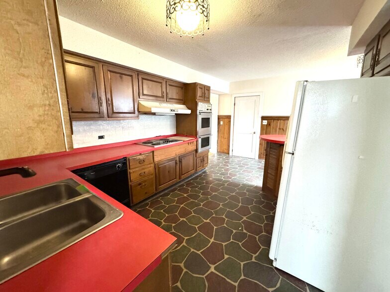 More Photos Of 2072 Main st, Londonderry Apartments For Sale