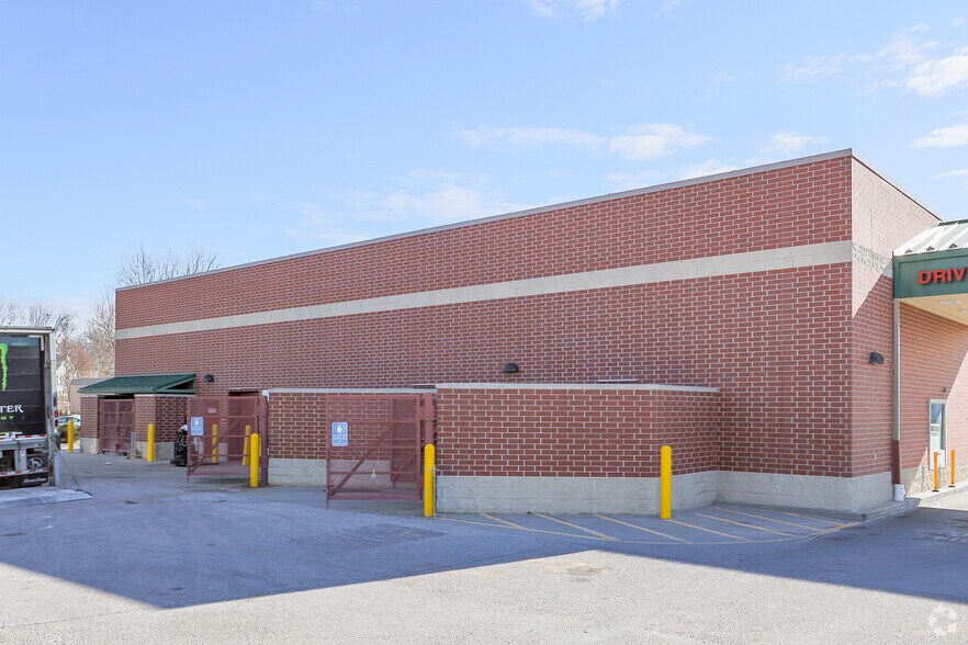 More Photos Of 13510 Q St, Omaha Drugstore For Sale