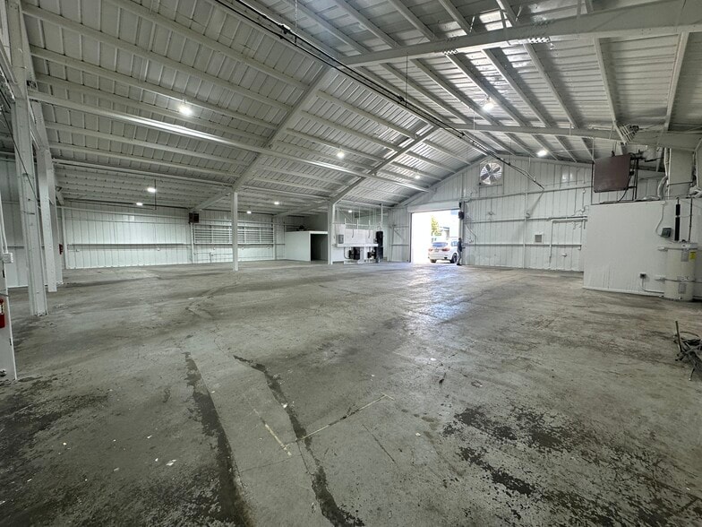 More Photos Of 70 Elmira St, San Francisco Warehouse For Lease