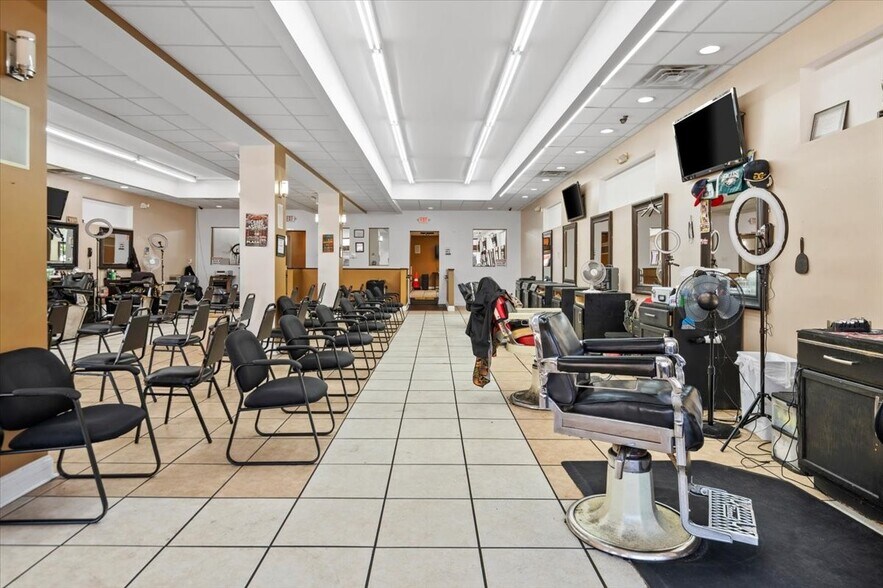 More Photos Of 103-105 W Brookland Park Blvd, Richmond General Retail For Sale