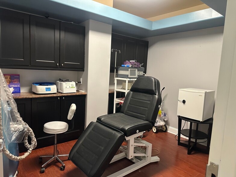More Photos Of 125 N Dean St, Englewood Office For Lease