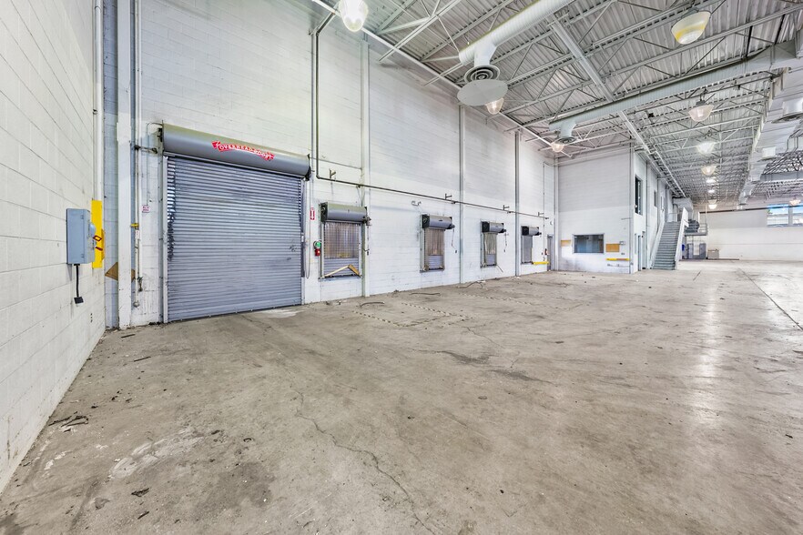 More Photos Of 33 N Fir St, Medford Industrial For Sale