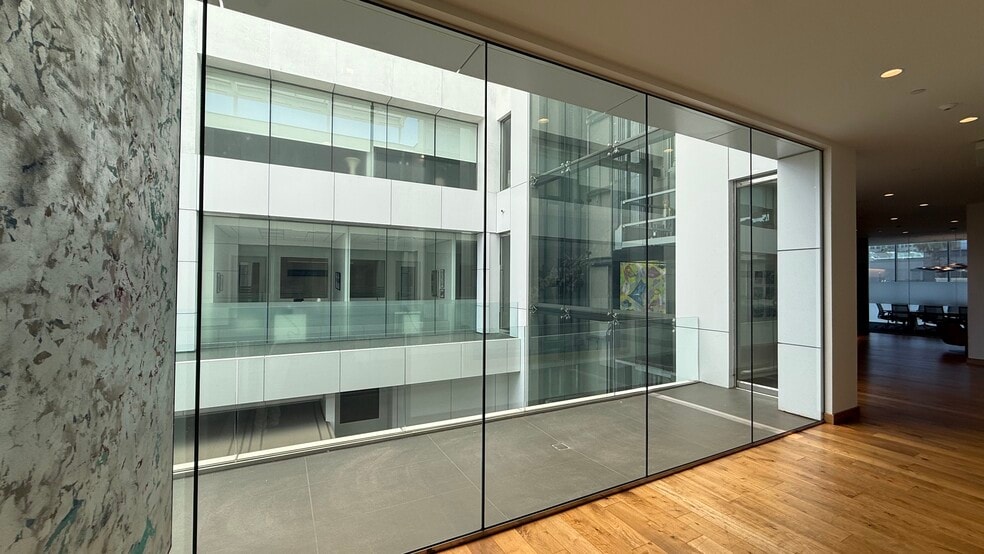 More Photos Of 243 N Canon Dr, Beverly Hills Office For Lease