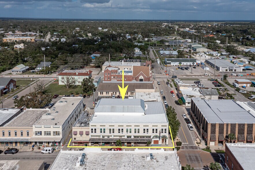 More Photos Of 106 W Oak St, Arcadia Storefront For Sale