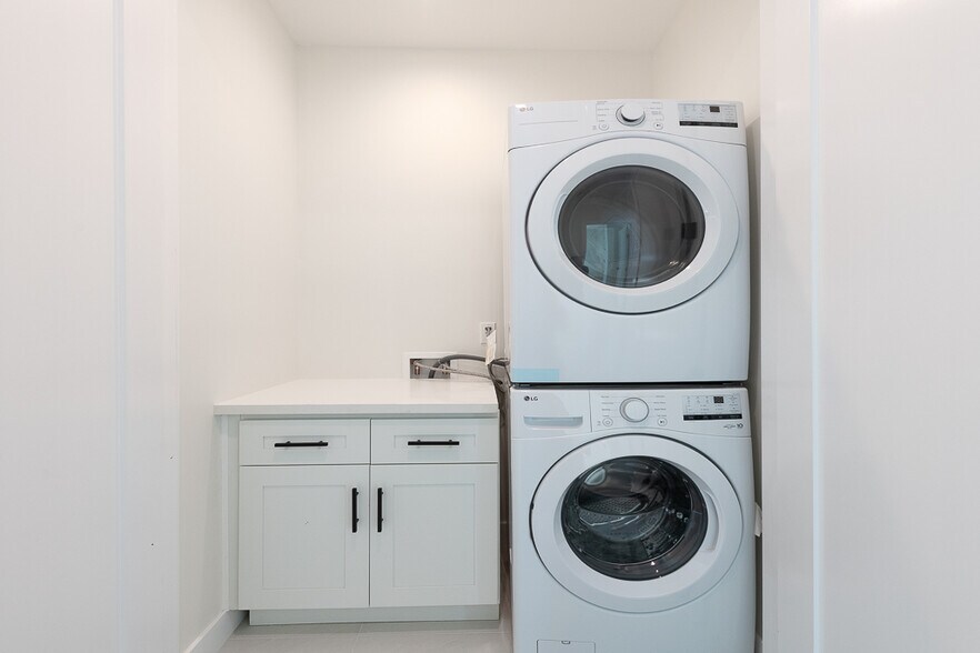 More Photos Of 8004 Shirley Ave, Reseda Multifamily For Sale