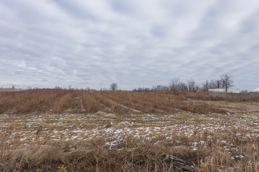 More Photos Of 9236-9322 Dickenson Rd, Hamilton Distribution For Lease