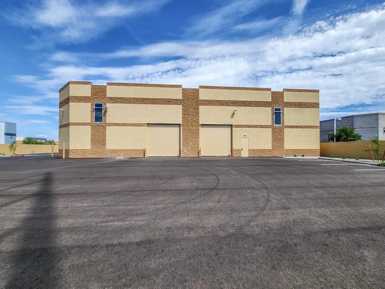 More Photos Of 350 S Hamilton Ct, Gilbert Warehouse For Lease