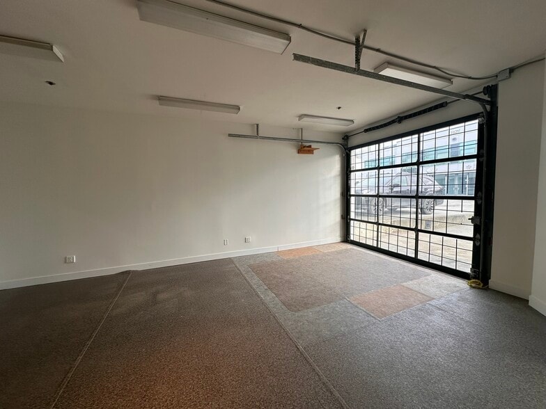More Photos Of 1083 Kent Ave NE, Vancouver Light Manufacturing For Sale