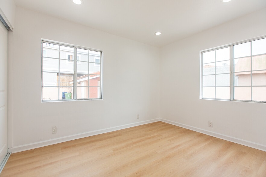 More Photos Of 14425 Prairie Ave, Lawndale Office For Sale