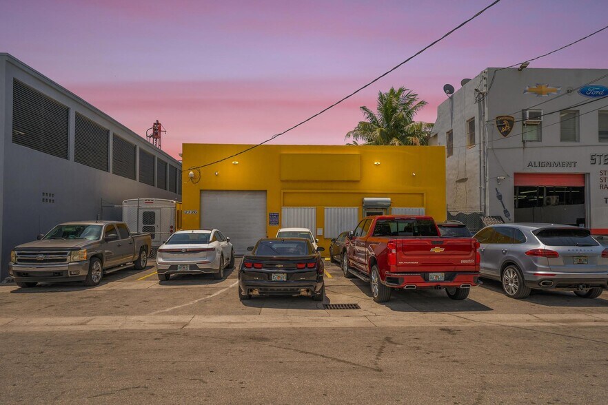 More Photos Of 2726 NW 35th St, Miami Industrial For Sale
