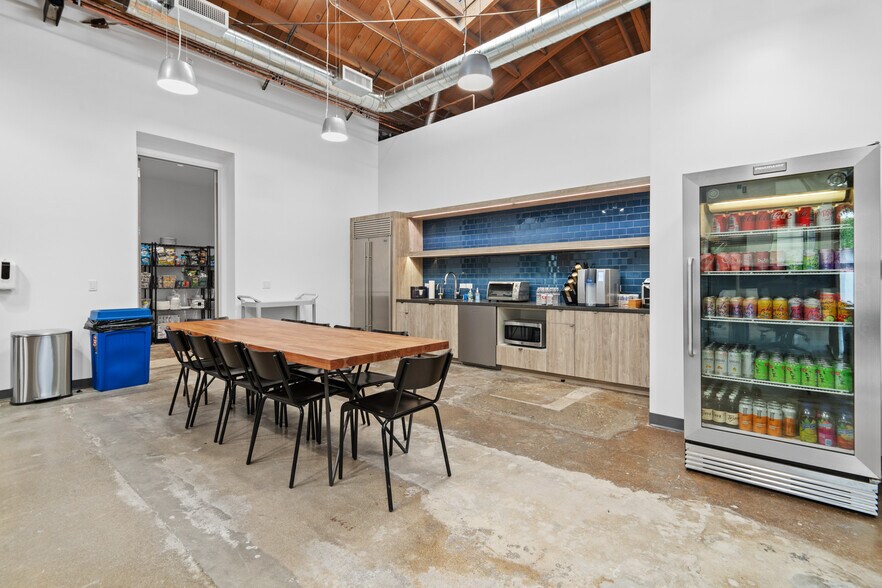 More Photos Of 2014-2058 Broadway, Santa Monica Loft Creative Space For Lease