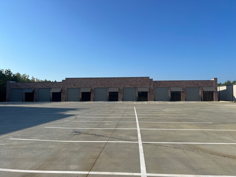 More Photos Of 124 Kimball Dr, Madison Showroom For Lease