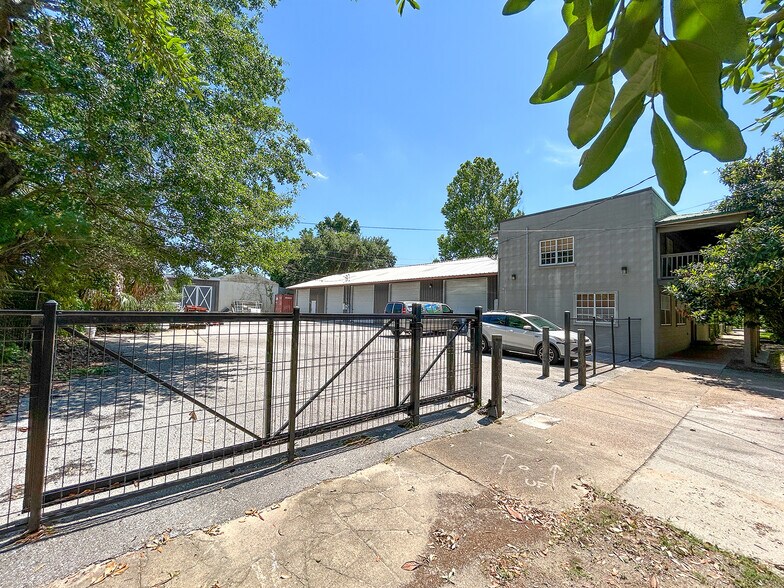 More Photos Of 805 Church St, Mobile Light Distribution For Lease