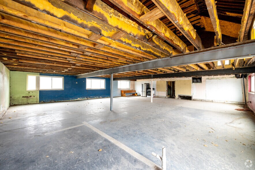 More Photos Of 1001 Hosbrook St, Indianapolis Religious Facility For Sale