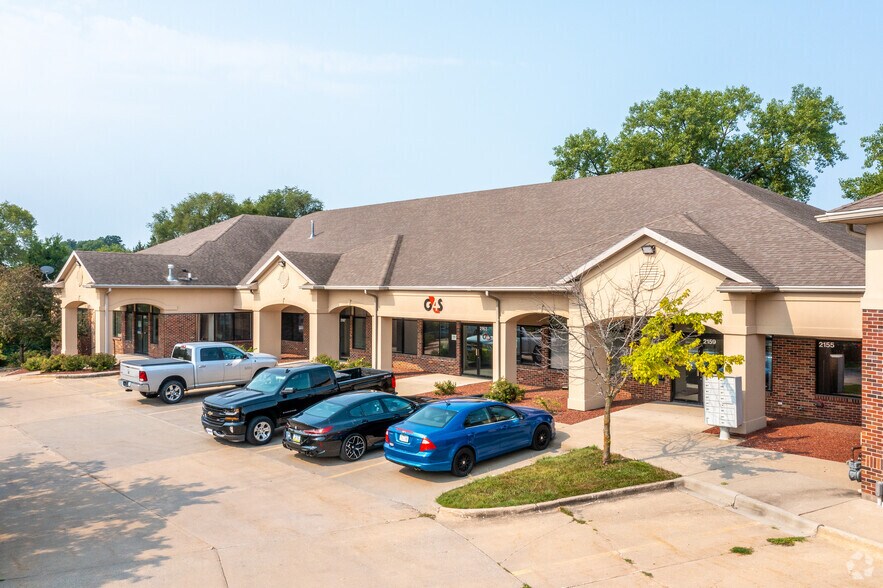 More Photos Of 2171 Grand Ave, West Des Moines Office For Lease