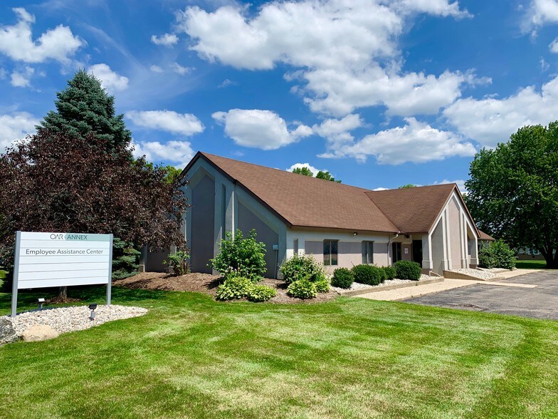 More Photos Of 493 Century Ln, Holland Office For Lease