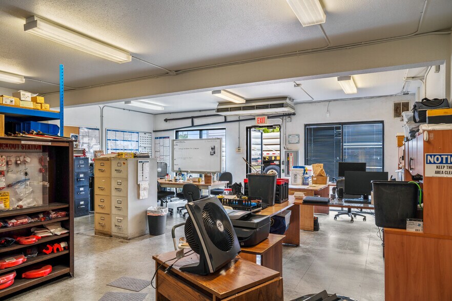 More Photos Of 3048 Aukele St, Lihue Warehouse For Sale