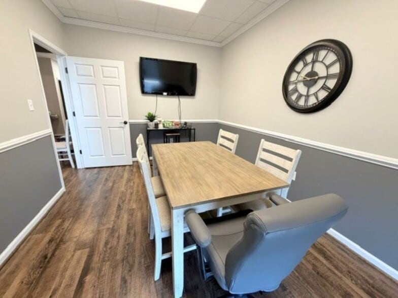 More Photos Of 15243 Forest Rd, Forest Office For Lease