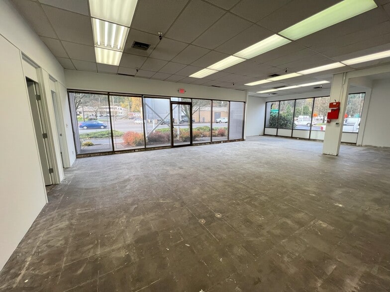 More Photos Of 4456-4466 NW Yeon Ave, Portland Unknown For Lease