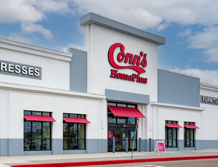 More Photos Of 2424 Manhattan Blvd, Harvey Freestanding For Sale