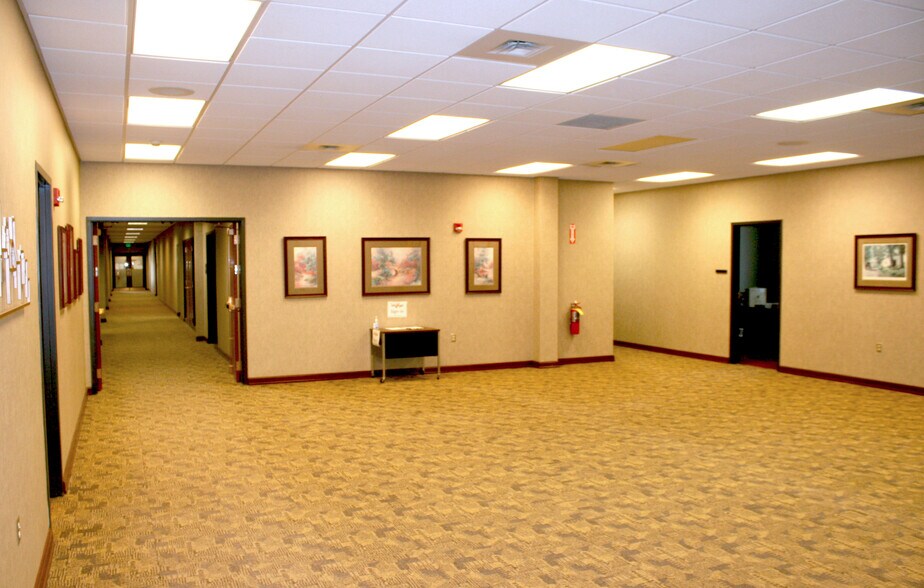More Photos Of 1111 Chestnut Hills Pky, Fort Wayne Medical For Lease